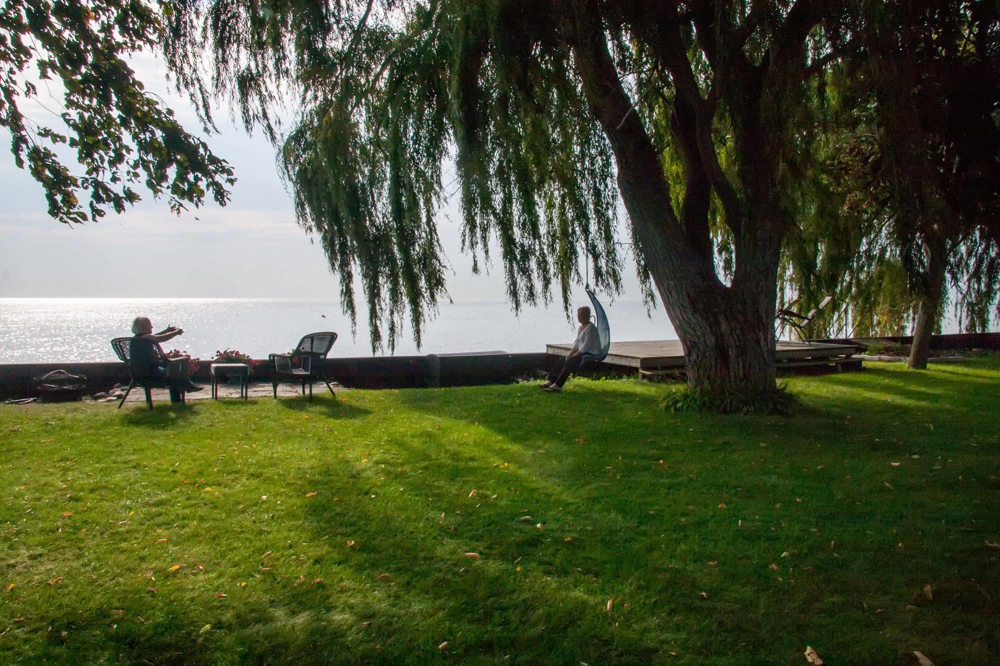 Point Pelee Lakeshore B&B Лимингтон Экстерьер фото